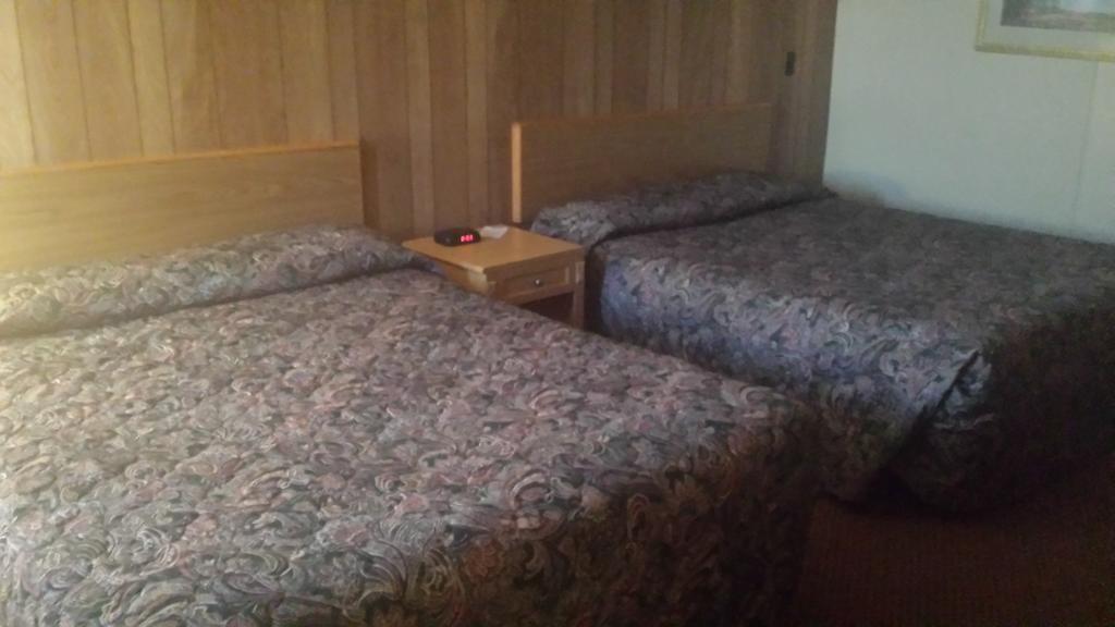 Knights Inn Winner Room photo