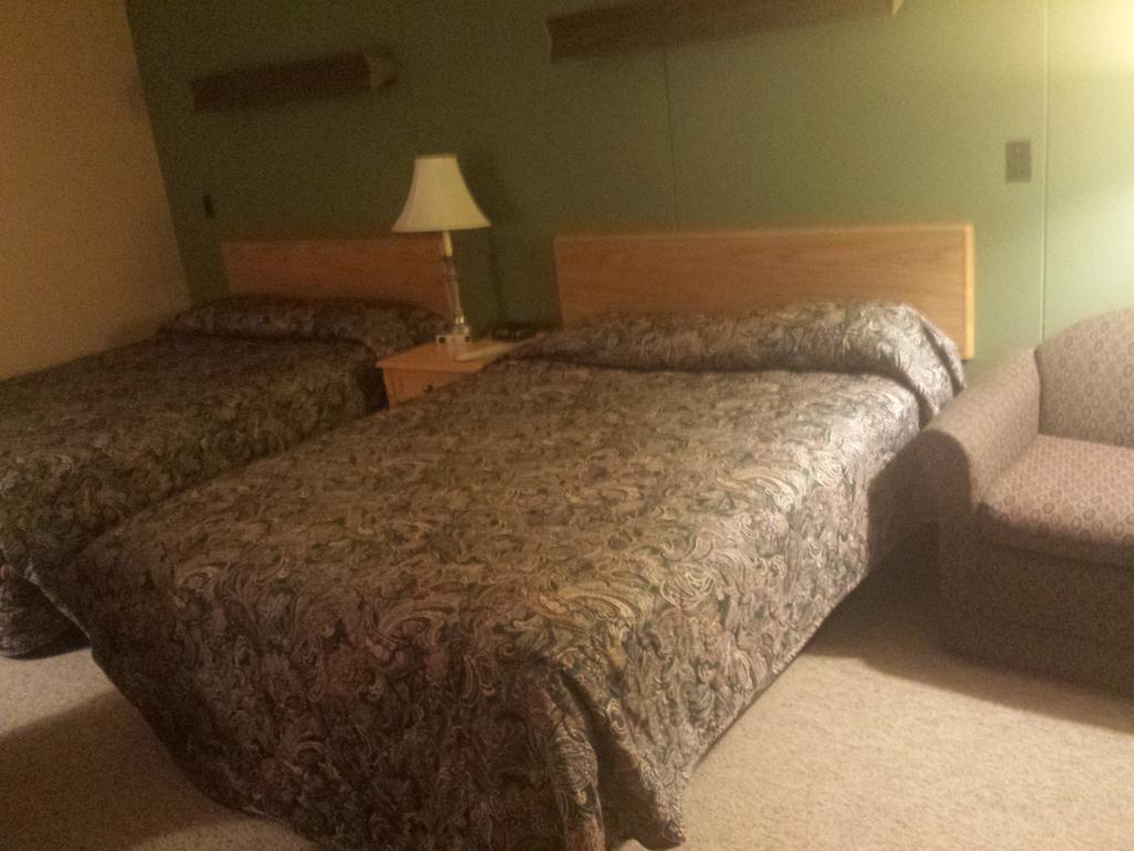 Knights Inn Winner Room photo